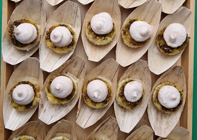Mini toast aux herbes et tarama
